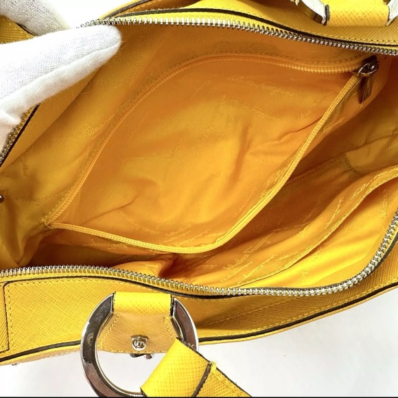 Salvatore Ferragamo Yellow and Cream Shoulder Bag - Picture 4 of 16